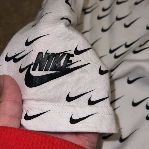 Nike Cropped Tshirt - Picture 3 of 4